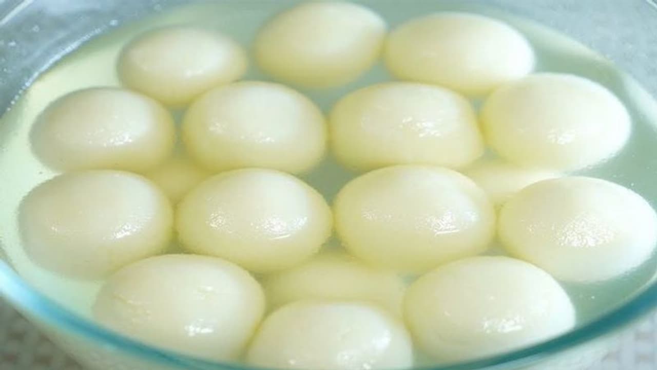 Rasagulla : ரம்மியமான ரசகுல்லா செய்வது எப்படி? | How To Make Rasagulla ...
