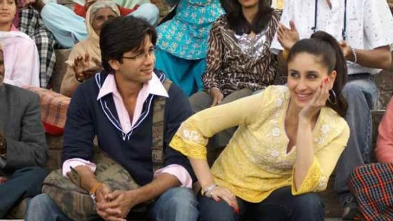 14 years of Jab We Met: Why 'Geet' and 'Aditya' played by Kareena Kapoor,  Shahid Kapoor testify perfect love | Asianet Newsable