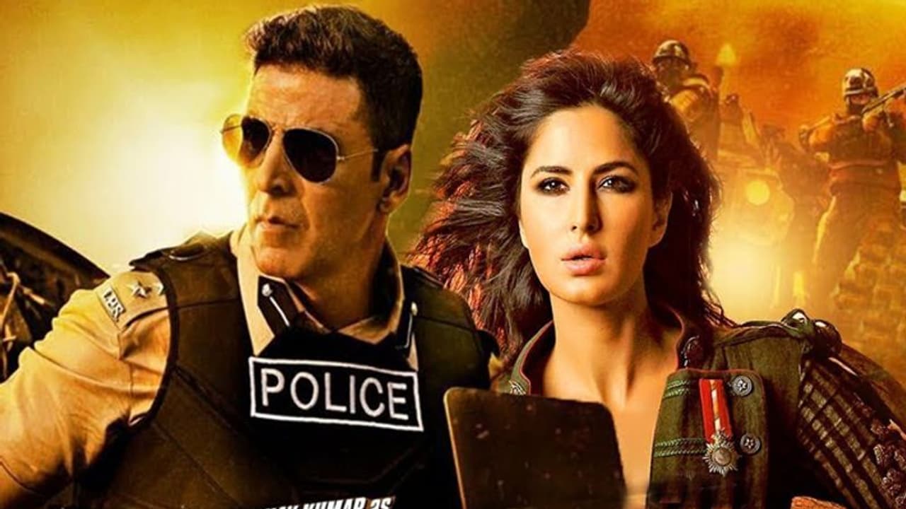 IPS officer points blunder in Akshay Kumar's Sooryavanshi BTS photo; here's how actor reacts