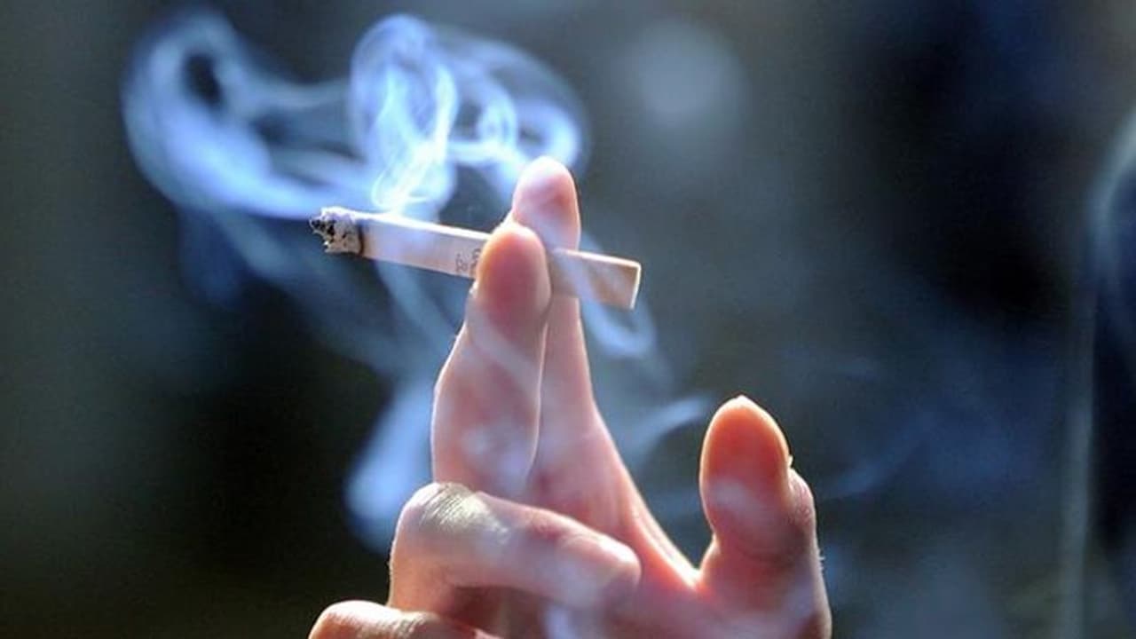 hairy tongue from smoking cigarettes Black hairy tongue - Symptoms and causes