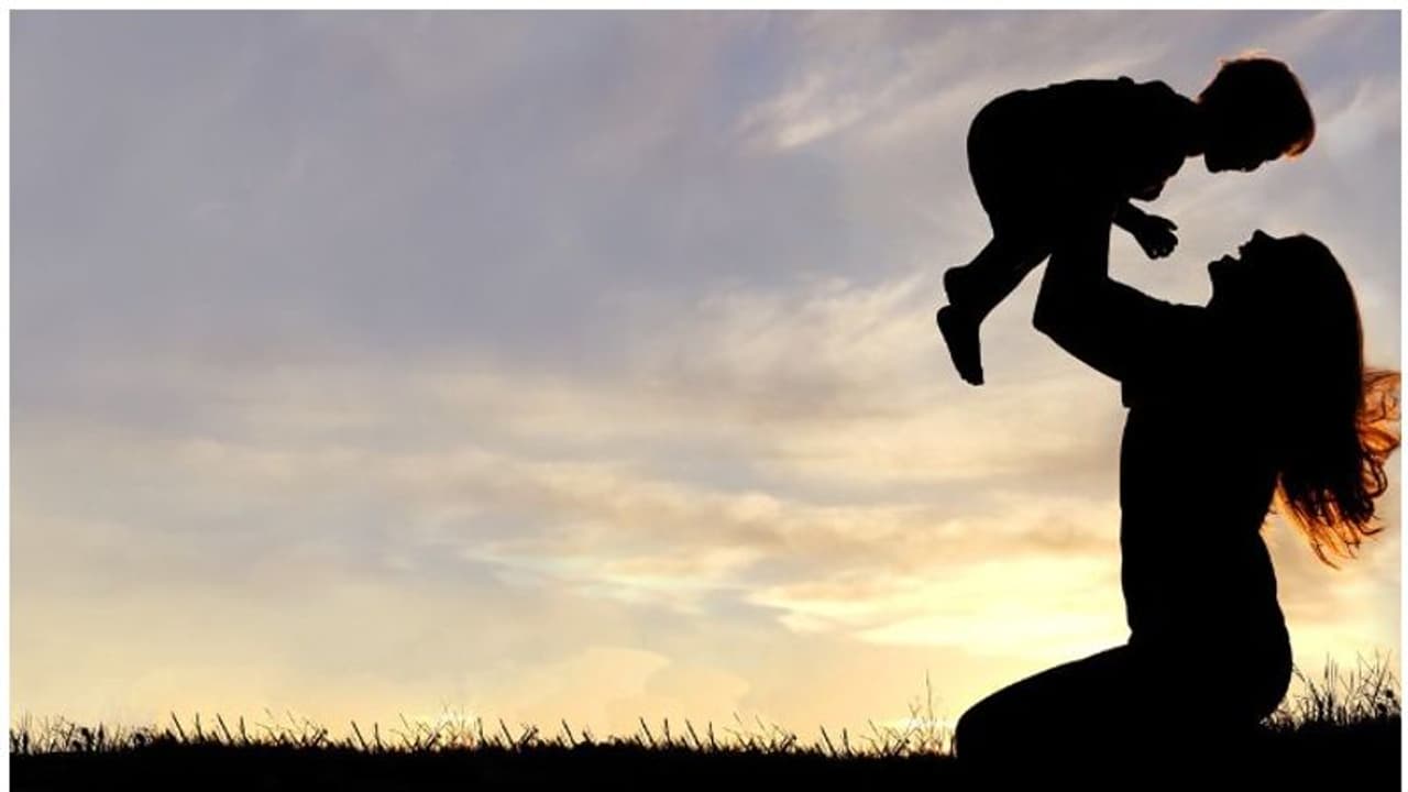 ಮಕ್ಕಳ ಆರೈಕೆ ರಜೆ ಮಗುವಿನ ಹಕ್ಕು: ಹೈಕೋರ್ಟ್– ಕೋರಿಕೆ ಬಂದಾಗ ನಿರಾಕರಿಸದೆ ಆದ್ಯತೆ ಮೇರೆಗೆ ರಜೆ ಕೊಡಬೇಕು | Childcare Leave Is A Childs Right High Court ಮಕ್ಕಳ ಆರೈಕೆ ರಜೆ ಮಗುವಿನ ಹಕ್ಕು: ಹೈಕೋರ್ಟ್– ಕೋರಿಕೆ ಬಂದಾಗ ನಿರಾಕರಿಸದೆ ಆದ್ಯತೆ ಮೇರೆಗೆ ರಜೆ ಕೊಡಬೇಕು | Childcare Leave Is A Childs Right High Court