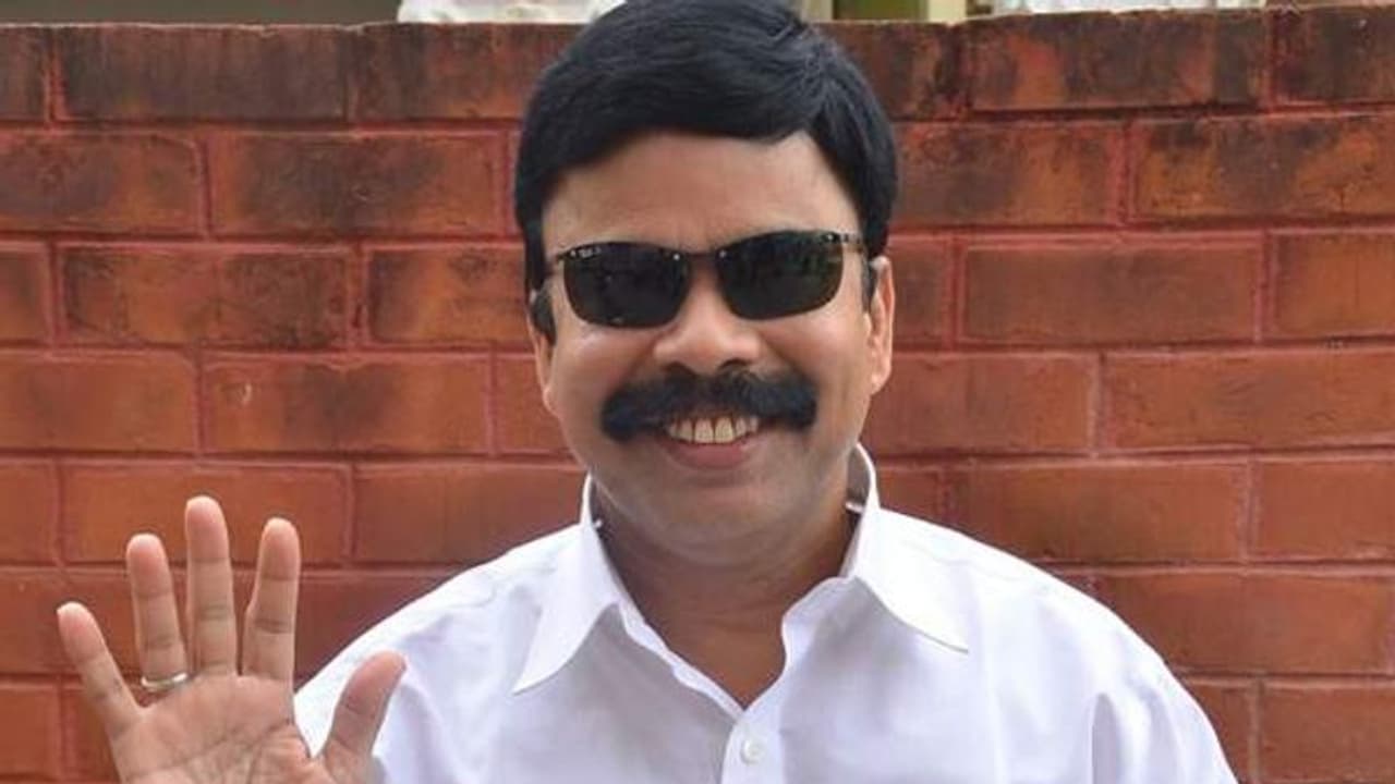 ಸಾಲ ಕೊಡಿಸುವುದಾಗಿ ಹೇಳಿ ₹ 5 ಕೋಟಿ ವಂಚಿಸಿದ ಪವರ್ ಸ್ಟಾರ್ ಶ್ರೀನಿವಾಸನ್ ಬಂಧನ! ಸಾಲ ಕೊಡಿಸುವುದಾಗಿ ಹೇಳಿ ₹ 5 ಕೋಟಿ ವಂಚಿಸಿದ ಪವರ್ ಸ್ಟಾರ್ ಶ್ರೀನಿವಾಸನ್ ಬಂಧನ!