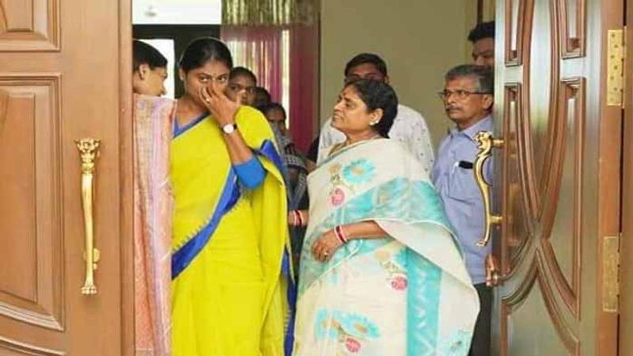 What is Y.S. Vijayamma next step if Y.S. Sharmila join in Congress ...