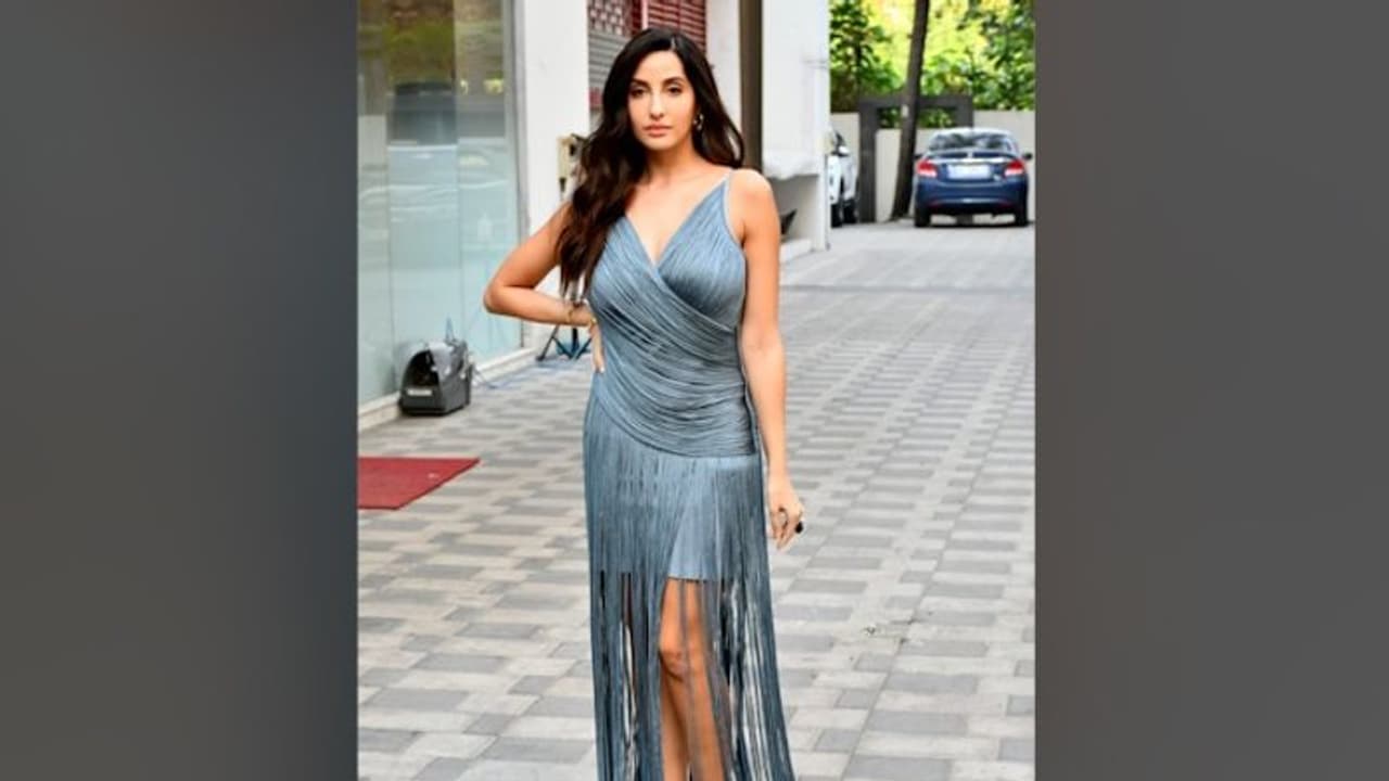 nora fatehi grey dress Vogue Beauty Awards 2018: Janhvi Kapoor, Nora Fatehi, Yami Gautam at their fashion best (In Pics)