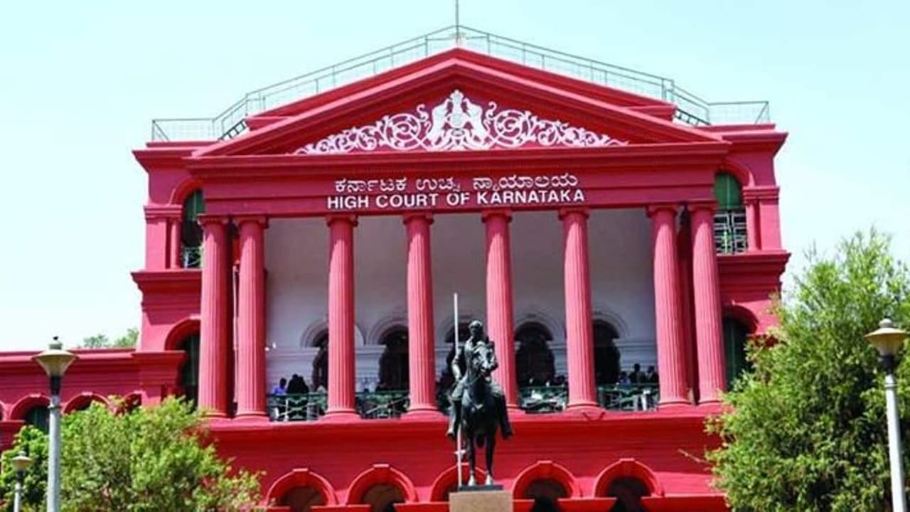 ಪತಿ, ಪೋಷಕರ ವಿರುದ್ಧ ಬಾಲ್ಯವಿವಾಹ ಕೇಸ್ ರದ್ದತಿಗೆ ಹೈಕೋರ್ಟ್ ನಕಾರ, ಆಯೋಜಕರು, ಪುರೋಹಿತರ ವಿರುದ್ಧ ಕ್ರಮ | Karnataka High Court Refuses To Quash Child Marriage Case Gdp ಪತಿ, ಪೋಷಕರ ವಿರುದ್ಧ ಬಾಲ್ಯವಿವಾಹ ಕೇಸ್ ರದ್ದತಿಗೆ ಹೈಕೋರ್ಟ್ ನಕಾರ, ಆಯೋಜಕರು, ಪುರೋಹಿತರ ವಿರುದ್ಧ ಕ್ರಮ | Karnataka High Court Refuses To Quash Child Marriage Case Gdp