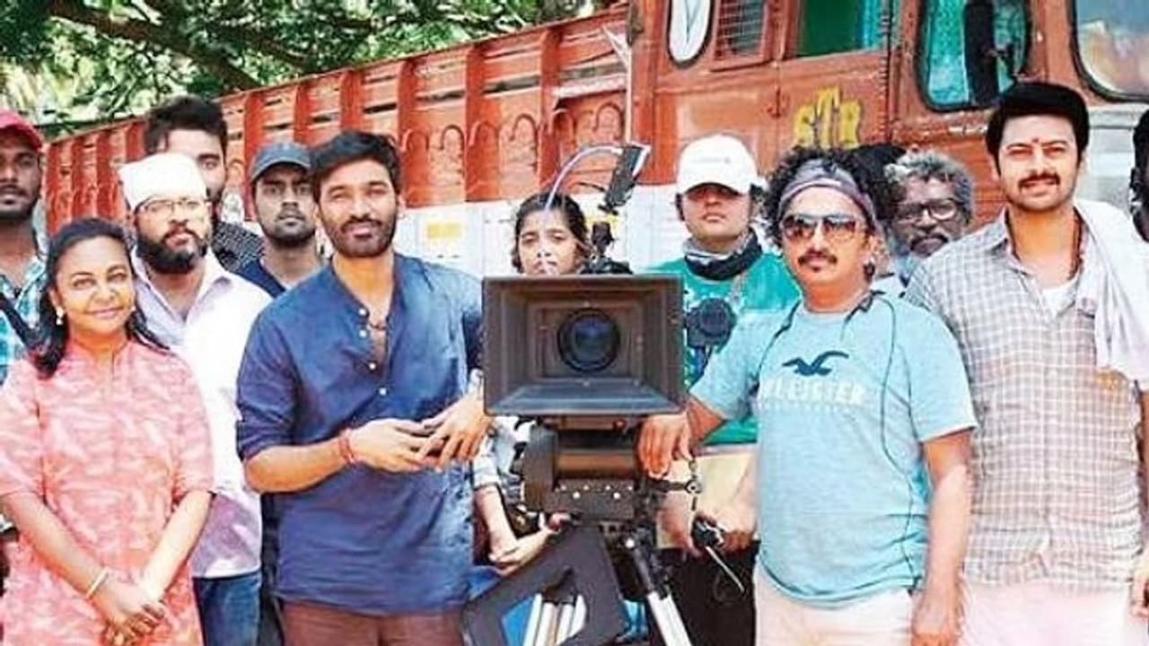 Naan Rudran மீண்டும் துவங்கும் தனுஷின் கனவுப்படம்.. தெலுங்கு சூப்பர் ஸ்டாரை ...