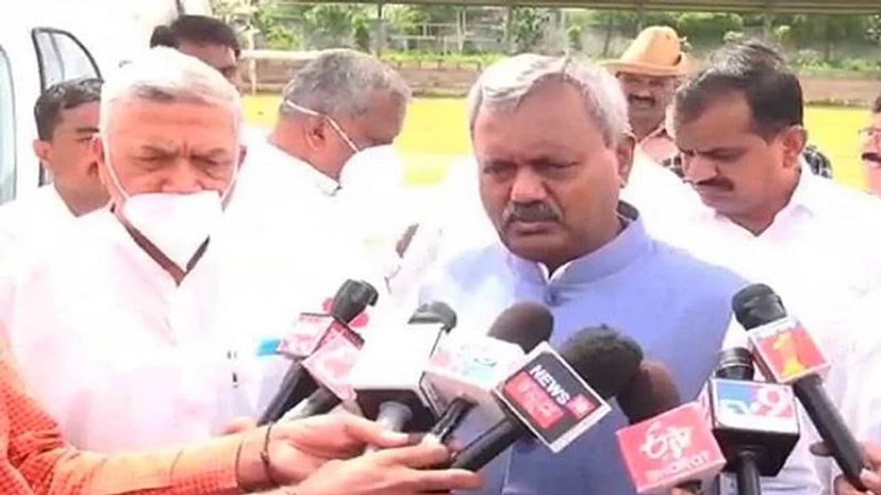 CM Statement: ಡಿ.ಕೆ.ಶಿವಕುಮಾರ್ ಒಂದು ಬಾರಿ ಸಿಎಂ ಆಗೇ ಆಗುತ್ತಾರೆ: ಶಾಸಕ ಎಸ್.ಟಿ.ಸೋಮಶೇಖರ್ | St Somashekar On Dk Shivakumar Cm Statement Suvarna Vidhanasoudha Gvd CM Statement: ಡಿ.ಕೆ.ಶಿವಕುಮಾರ್ ಒಂದು ಬಾರಿ ಸಿಎಂ ಆಗೇ ಆಗುತ್ತಾರೆ: ಶಾಸಕ ಎಸ್.ಟಿ.ಸೋಮಶೇಖರ್ | St Somashekar On Dk Shivakumar Cm Statement Suvarna Vidhanasoudha Gvd