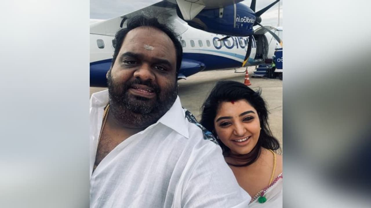 Ravindar mahalakshmi : மகாலட்சுமியுடன் தனி விமானத்தில் ஹனிமூன் சென்றாரா ...