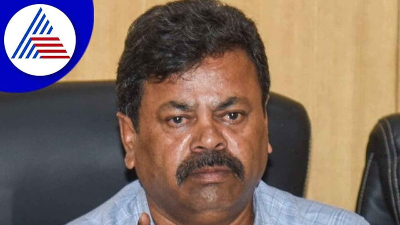 ಐಸಿಯುನಲ್ಲಿರುವ ರಾಜ್ಯ ಕಾಂಗ್ರೆಸ್ ಸರ್ಕಾರ: ಮಾಜಿ ಸಚಿವ ಎಂ.ಪಿ.ರೇಣುಕಾಚಾರ್ಯ | State Congress Government In Icu Says Mp Renukacharya Gvd ಐಸಿಯುನಲ್ಲಿರುವ ರಾಜ್ಯ ಕಾಂಗ್ರೆಸ್ ಸರ್ಕಾರ: ಮಾಜಿ ಸಚಿವ ಎಂ.ಪಿ.ರೇಣುಕಾಚಾರ್ಯ | State Congress Government In Icu Says Mp Renukacharya Gvd