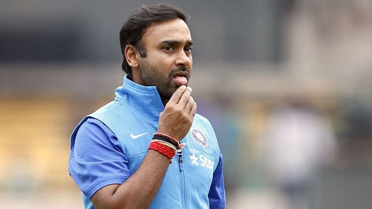 'അന്ന് വിരാട് കോലിയും അനില് കുംബ്ലെയും വാക്കുപാലിച്ചില്ല'; ടീമില് നിന്ന് പുറത്തായതിനെ കുറിച്ച് അമിത് മിശ്ര