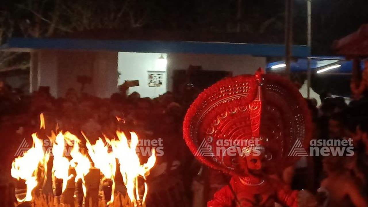 മണ്ണിലിറങ്ങി ദൈവങ്ങൾ! വടക്കൻ കേരളത്തിൽ തെയ്യക്കാലത്തിന് തുടക്കമായി