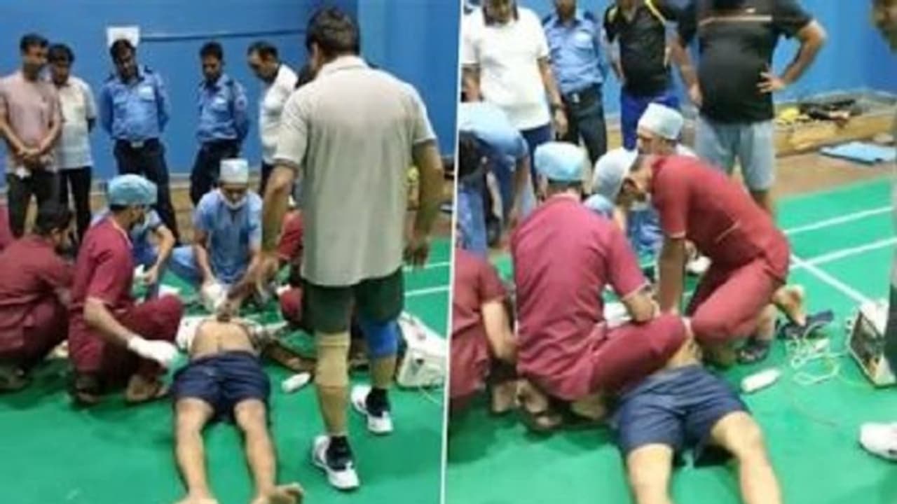 Viral Vedio: ಬ್ಯಾಡ್ಮಿಂಟನ್‌ ಆಡುವಾಗಲೇ ಆಟಗಾರನಿಗೆ ಹೃದಯಾಘಾತ! | Sudden Death ...