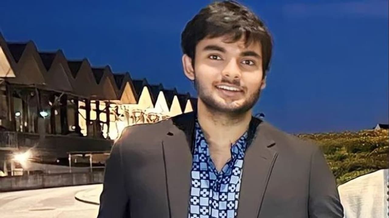 అకీరా నందన్‌ ఫొటో ట్వీట్ డిలీట్ , రేణూ దేశాయ్‌ షాకింగ్ స్పందన ...