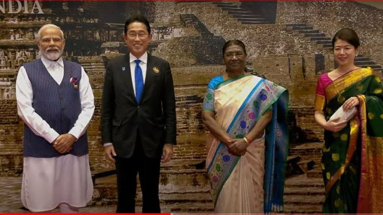 ಜಿ20 ಔತಣಕೂಟಕ್ಕೆ ಸೀರೆಯುಟ್ಟು ಆಗಮಿಸಿದ ಜಪಾನ್, ಮಾರಿಷಸ್ ಪ್ರಧಾನಿ ಪತ್ನಿಯರು ...