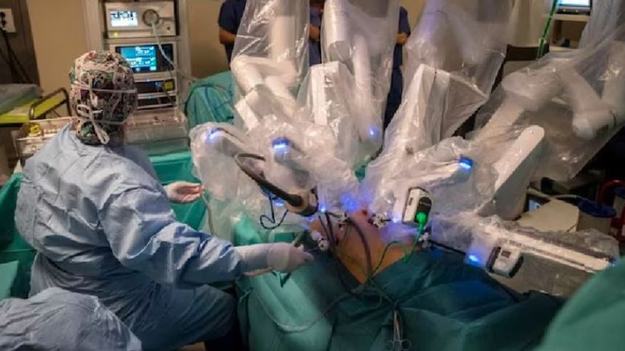 First successful Telesurgery Doctor conduct Robotic surgery from Rome ...