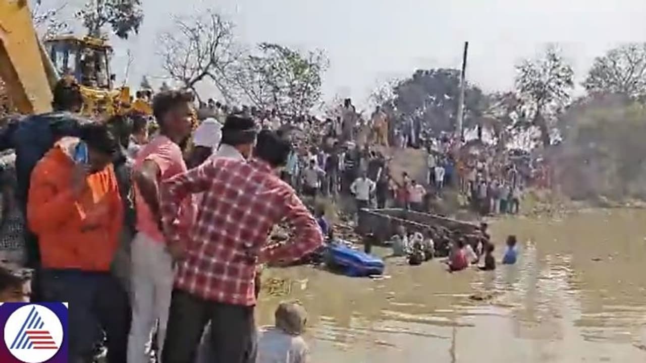 UP tragedy: 15 pilgrims killed as tractor trolley falls into pond in ...