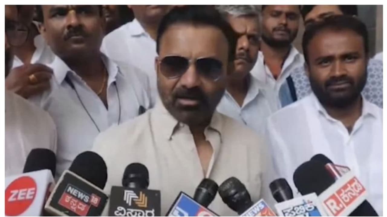 ಕಾರ್ಮಿಕರ ಕೆಲಸದ ಅವಧಿಯನ್ನು ದಿನದಲ್ಲಿ 9 ರಿಂದ 10 ಗಂಟೆಗಳಿಗೆ ಹೆಚ್ಚಿಸುವ ಕೇಂದ್ರ ಸರ್ಕಾರದ ‘ಫ್ಲೆಕ್ಸಿ ಅವರ್’ ಪ್ರಸ್ತಾವನೆ ಅಳವಡಿಕೆಗೆ ಓಕೆ : ಲಾಡ್ | 10 Hour Workday Allowed If Workers Agree Santosh Lad ಕಾರ್ಮಿಕರ ಕೆಲಸದ ಅವಧಿಯನ್ನು ದಿನದಲ್ಲಿ 9 ರಿಂದ 10 ಗಂಟೆಗಳಿಗೆ ಹೆಚ್ಚಿಸುವ ಕೇಂದ್ರ ಸರ್ಕಾರದ ‘ಫ್ಲೆಕ್ಸಿ ಅವರ್’ ಪ್ರಸ್ತಾವನೆ ಅಳವಡಿಕೆಗೆ ಓಕೆ : ಲಾಡ್ | 10 Hour Workday Allowed If Workers Agree Santosh Lad