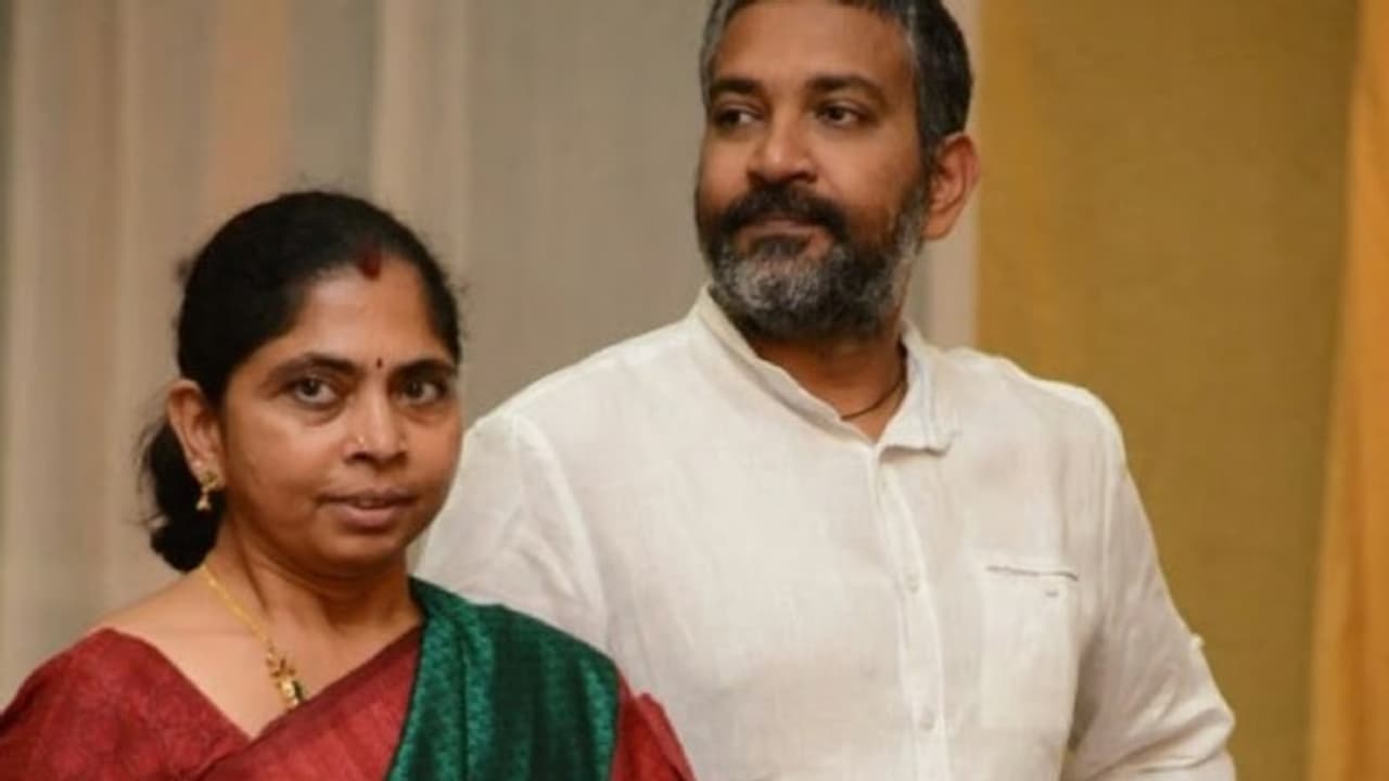 Hanu Raghavedi రాజమౌళి భార్య దగ్గర అప్పు చేసిన క్రేజీ డైరెక్టర్.. కోట్ల రెమ్యునరేషన్ ...