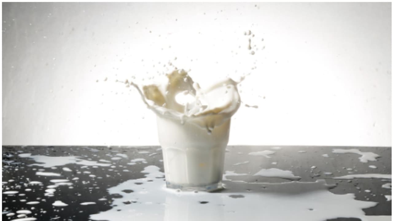 Drinking Milk on an empty stomach in the morning? Avoid it to prevent these Issues