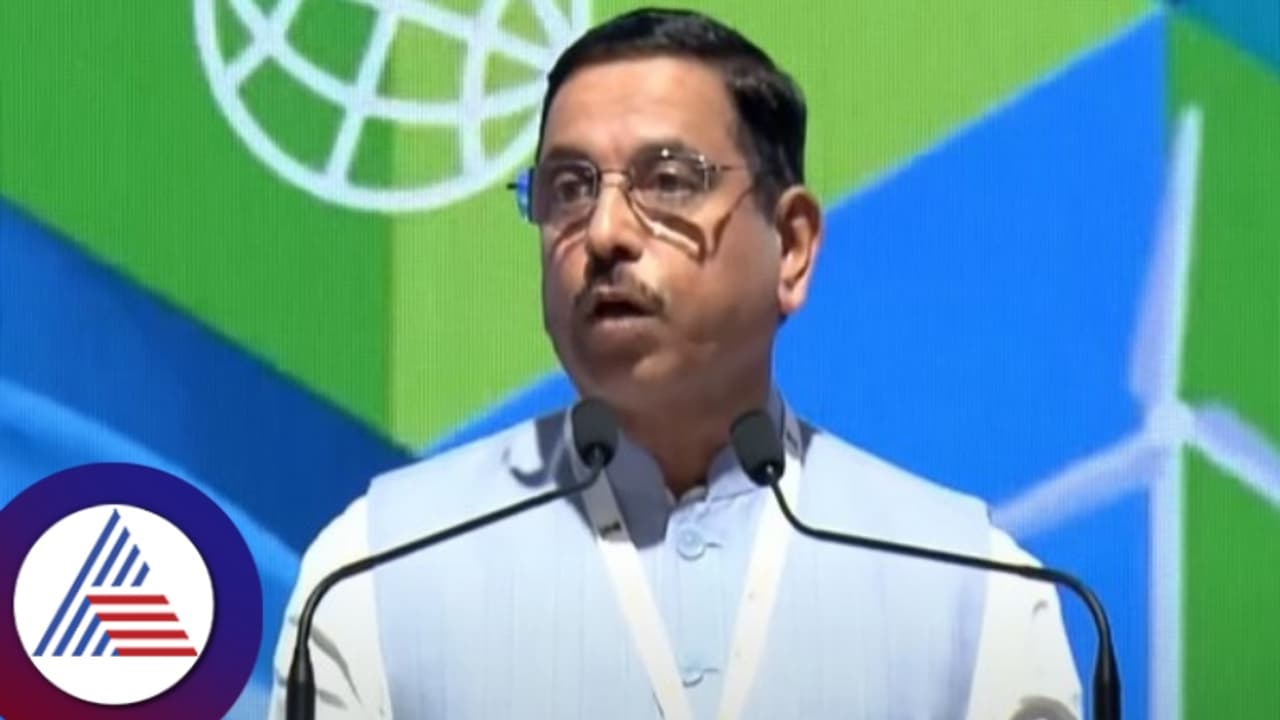 Pralhad Joshi On Congress: ನೈಜ ಸಮಸ್ಯೆಗಳನ್ನು ಮರೆಮಾಚಲು ಜಾತಿ ಸಮೀಕ್ಷೆ: ಪ್ರಲ್ಹಾದ್ ಜೋಶಿ ಆರೋಪ | Union Minister Pralhad Joshi Caste Survey Criticism Gvd Pralhad Joshi On Congress: ನೈಜ ಸಮಸ್ಯೆಗಳನ್ನು ಮರೆಮಾಚಲು ಜಾತಿ ಸಮೀಕ್ಷೆ: ಪ್ರಲ್ಹಾದ್ ಜೋಶಿ ಆರೋಪ | Union Minister Pralhad Joshi Caste Survey Criticism Gvd