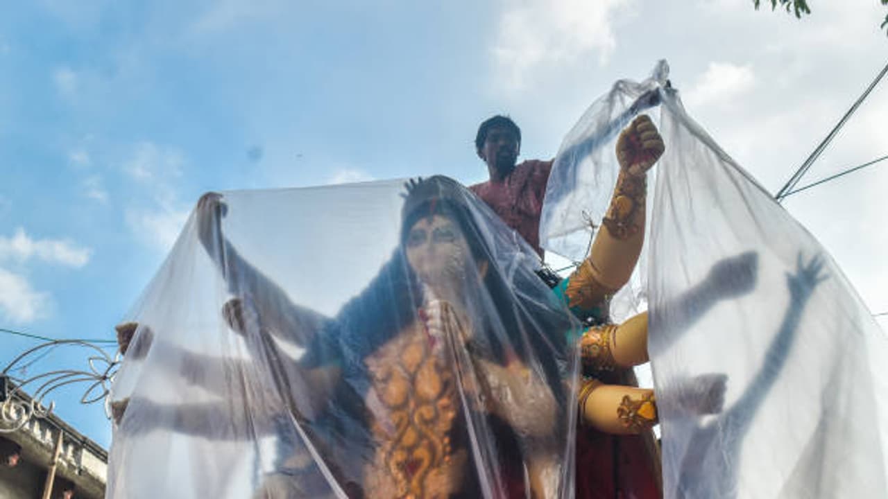 মহালয়ায় দক্ষিণবঙ্গে বৃষ্টির পূর্বাভাস, ১৩ অক্টোবর নিম্নচাপের আশঙ্কা