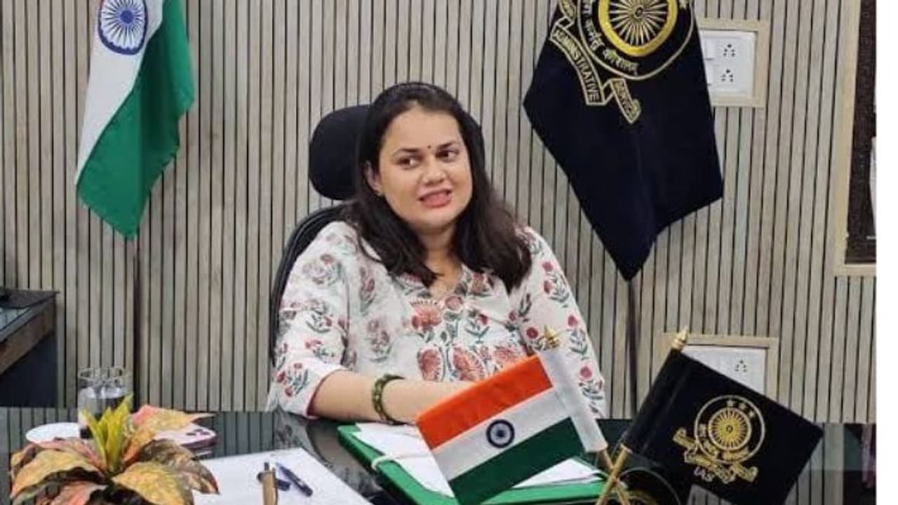 दिवाली पर क्या बड़ा धमाका करने जा रही हैं IAS टीना डाबी, पूरा बाड़मेर कर  रहा सलाम | Barmer Collector Ias Tina Dabi Started Nav Barmer Campaign |  Asianet News Hindi