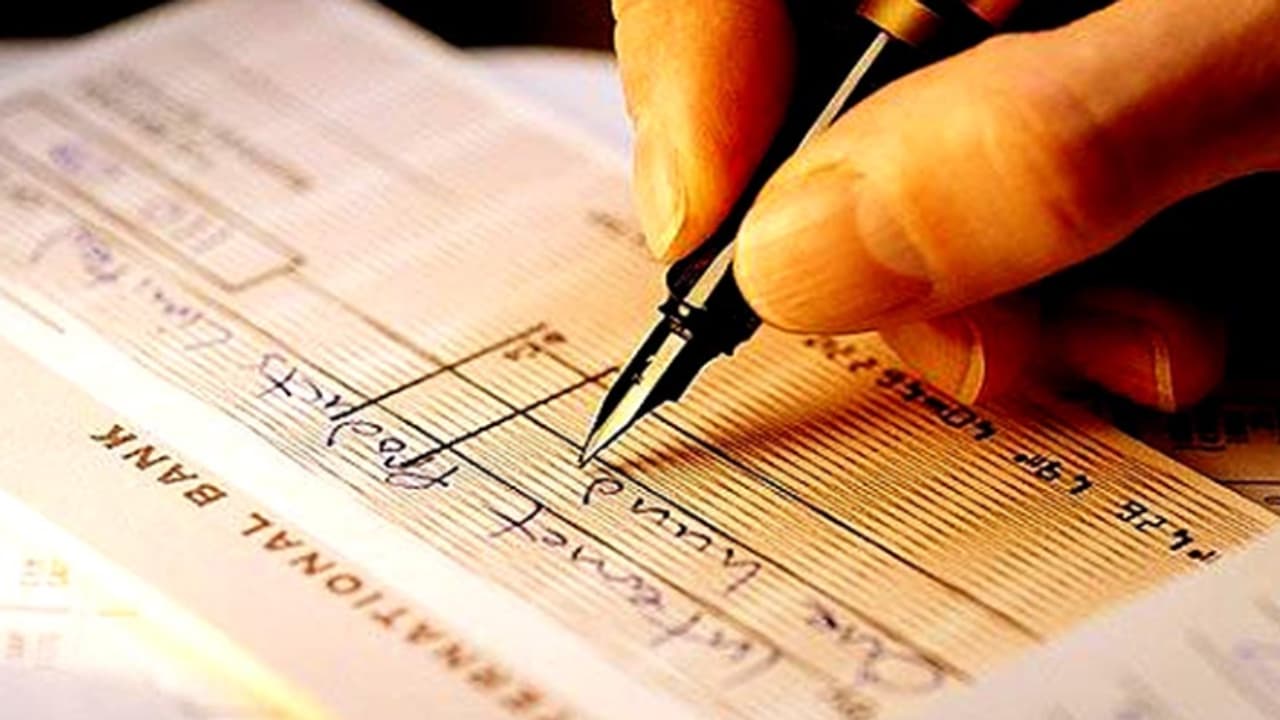 Cheque sಸಾವೆನ್ ಹರೇಂದ್ರ ಸಿಕ್ಸ್ಟಿ, ಪ್ರಿನ್ಸಿಪಲ್ ಬರೆದ ಚೆಕ್ ಸ್ಪೆಲ್ಲಿಂಗ್ ನೋಡಿ ಸುಸ್ತಾದ ಬ್ಯಾಂಕ್ ಸಿಬ್ಬಂದಿ | Saven Harendra Sixty School Principal Spelling Errors On Cheque Viral Himachal Cheque sಸಾವೆನ್ ಹರೇಂದ್ರ ಸಿಕ್ಸ್ಟಿ, ಪ್ರಿನ್ಸಿಪಲ್ ಬರೆದ ಚೆಕ್ ಸ್ಪೆಲ್ಲಿಂಗ್ ನೋಡಿ ಸುಸ್ತಾದ ಬ್ಯಾಂಕ್ ಸಿಬ್ಬಂದಿ | Saven Harendra Sixty School Principal Spelling Errors On Cheque Viral Himachal