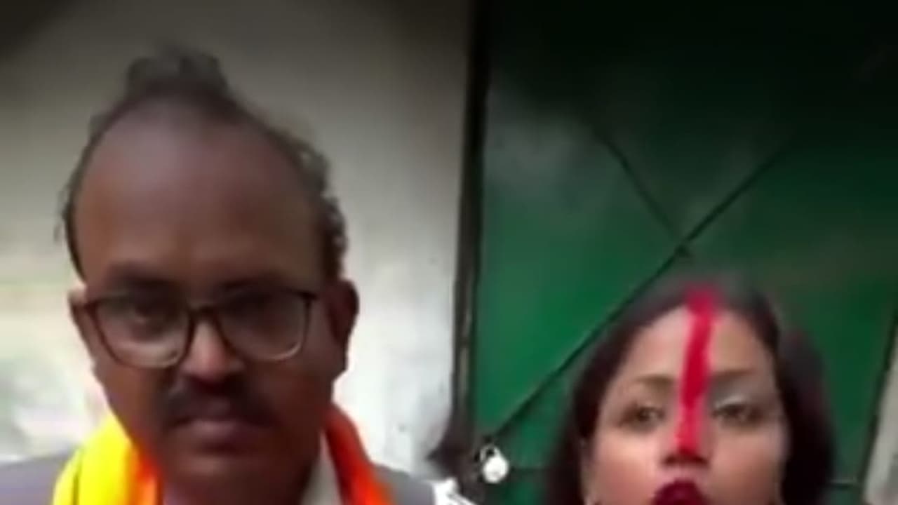 লজ্জার মাথা খেয়ে বাবার নামে মাথায় সিঁদুর মেয়ের, বাবা-মেয়ের বিয়ের