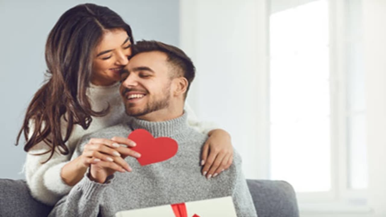 Valentine’s Day Wishes: “ಪ್ರತಿ ಉಸಿರಲ್ಲೂ ಇರುವುದು ನೀನೇ.. ” ಪ್ರೀತಿಪಾತ್ರರಿಗೆ ಈ ರೊಮ್ಯಾಂಟಿಕ್ ಶಾಯರಿ ಕಳ್ಸಿ | Best Valentines Day 2026 Wishes And Messages Valentine’s Day Wishes: “ಪ್ರತಿ ಉಸಿರಲ್ಲೂ ಇರುವುದು ನೀನೇ.. ” ಪ್ರೀತಿಪಾತ್ರರಿಗೆ ಈ ರೊಮ್ಯಾಂಟಿಕ್ ಶಾಯರಿ ಕಳ್ಸಿ | Best Valentines Day 2026 Wishes And Messages