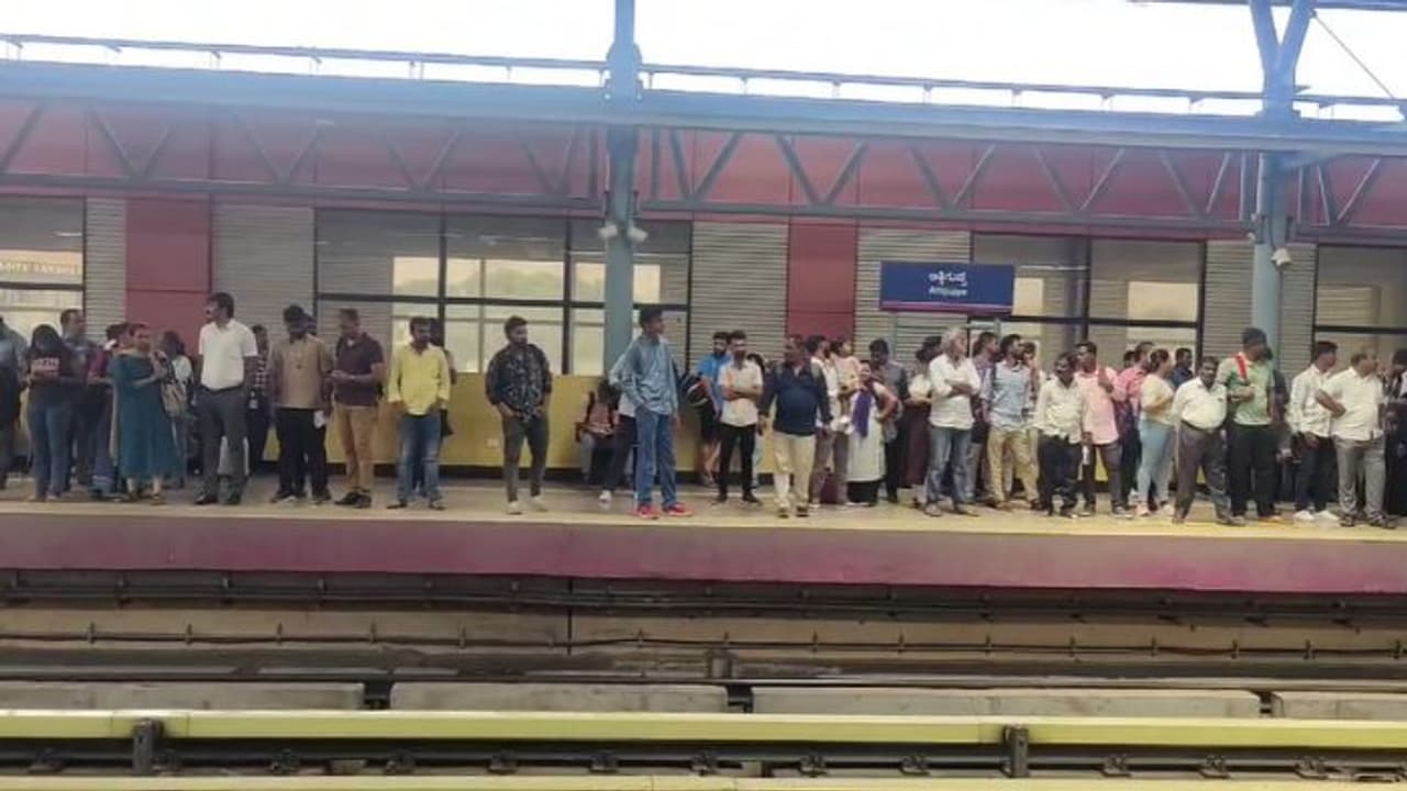 BREAKING: Namma Metro services disrupted on Purple line due to ...