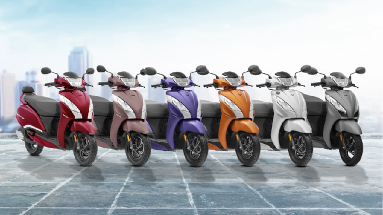 Top 4 Scooters: பைக் ரேஞ்சுக்கு வேகம்! செம கெத்தான ஸ்டைல்! மார்க்கெட்டை கலக்கும் 4 மாஸ் ஸ்கூட்டர்கள்
