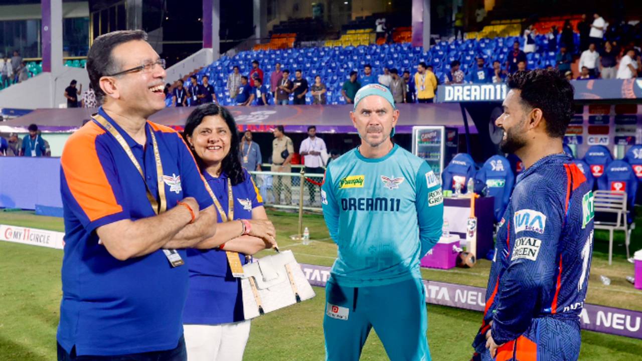 IPL கோப்பை வெல்லாவிட்டால் மரியாதை கிடைக்காது.. ரிஷப் பண்ட்க்கு செக் வைத்த LSG ஓனர்!