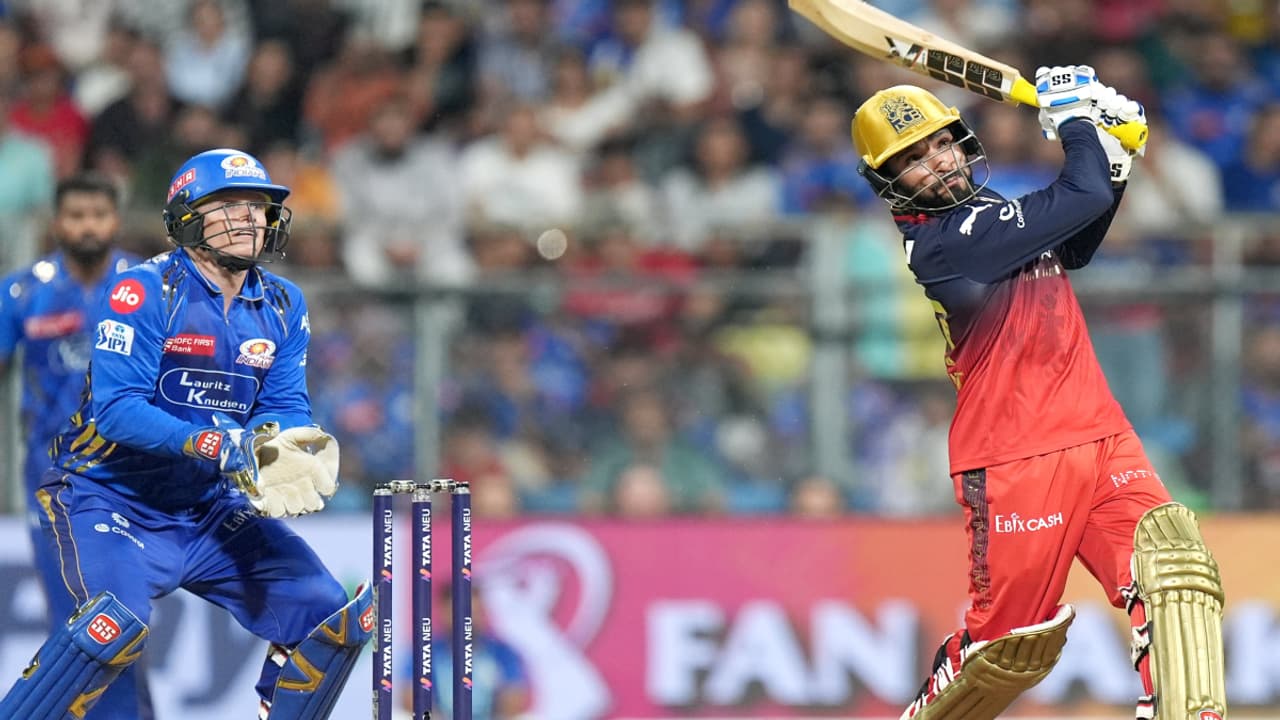 IPL 2026: ಮುಂಬೈ ಎದುರಿನ ಪಂದ್ಯಕ್ಕೆ ಆರ್ಸಿಬಿ ತಂಡದಲ್ಲಿ ಒಂದು ಮೇಜರ್ ಚೇಂಜ್; ಪಾಂಡ್ಯ ಪಡೆಯಲ್ಲಿ ಎರಡು ಬದಲಾವಣೆ? | Rcb Vs Mi Ipl 2026 Match Preview Wankhede Clash Probable Playing Xi And Team News Kvn IPL 2026: ಮುಂಬೈ ಎದುರಿನ ಪಂದ್ಯಕ್ಕೆ ಆರ್ಸಿಬಿ ತಂಡದಲ್ಲಿ ಒಂದು ಮೇಜರ್ ಚೇಂಜ್; ಪಾಂಡ್ಯ ಪಡೆಯಲ್ಲಿ ಎರಡು ಬದಲಾವಣೆ? | Rcb Vs Mi Ipl 2026 Match Preview Wankhede Clash Probable Playing Xi And Team News Kvn