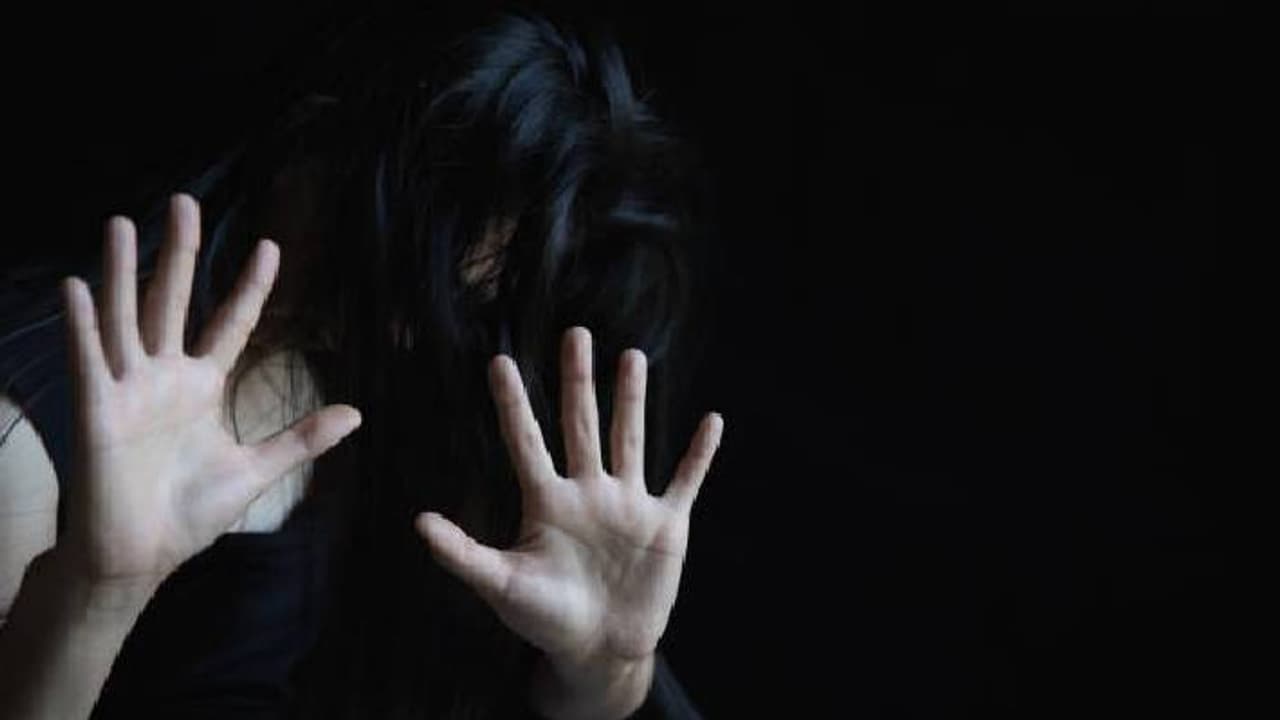 पत्नी को 120 मर्दों के साथ सोने पर किया मजबूर, CCTV से 61 वर्षीय पति रखता था नजर!