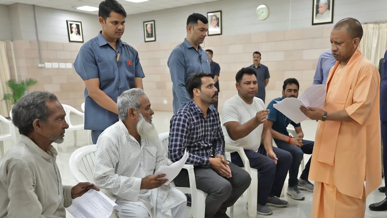 CM Yogi Holds Janata Darshan, Directs Speedy Action On Public ...