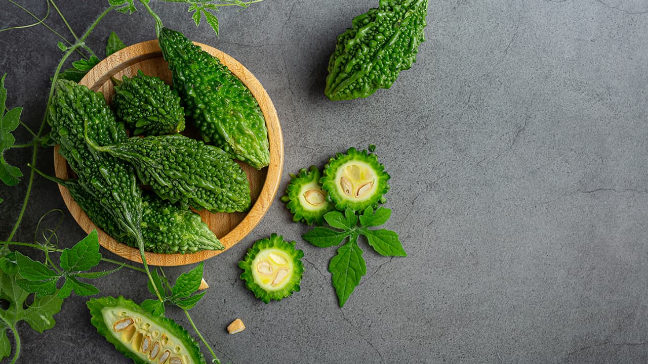 Kitchen Hacks: ಹಾಗಲಕಾಯಿಯ ಕಹಿ ಹೋಗಬೇಕು ಅಂದ್ರೆ… ಈ ಟ್ರಿಕ್ಸ್ ಟ್ರೈ ಮಾಡಿ ನೋಡಿ | Kitchen Hacks Try This Method To Remove Bitterness From Bitter Gourd Kitchen Hacks: ಹಾಗಲಕಾಯಿಯ ಕಹಿ ಹೋಗಬೇಕು ಅಂದ್ರೆ… ಈ ಟ್ರಿಕ್ಸ್ ಟ್ರೈ ಮಾಡಿ ನೋಡಿ | Kitchen Hacks Try This Method To Remove Bitterness From Bitter Gourd