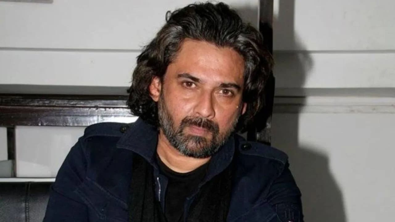 Mukul Dev को भाई राहुल देव ने दी अंतिम विदाई, फफक-फफक रोए बिंदू दारा ...
