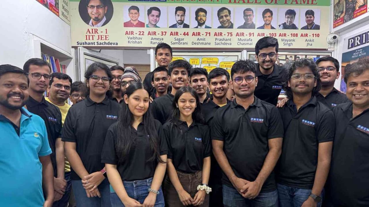 JEE Advanced 2025: पुणे बना JEE टैलेंट हब- 16 टॉपर्स, 1 शहर और 1 बड़ा ...