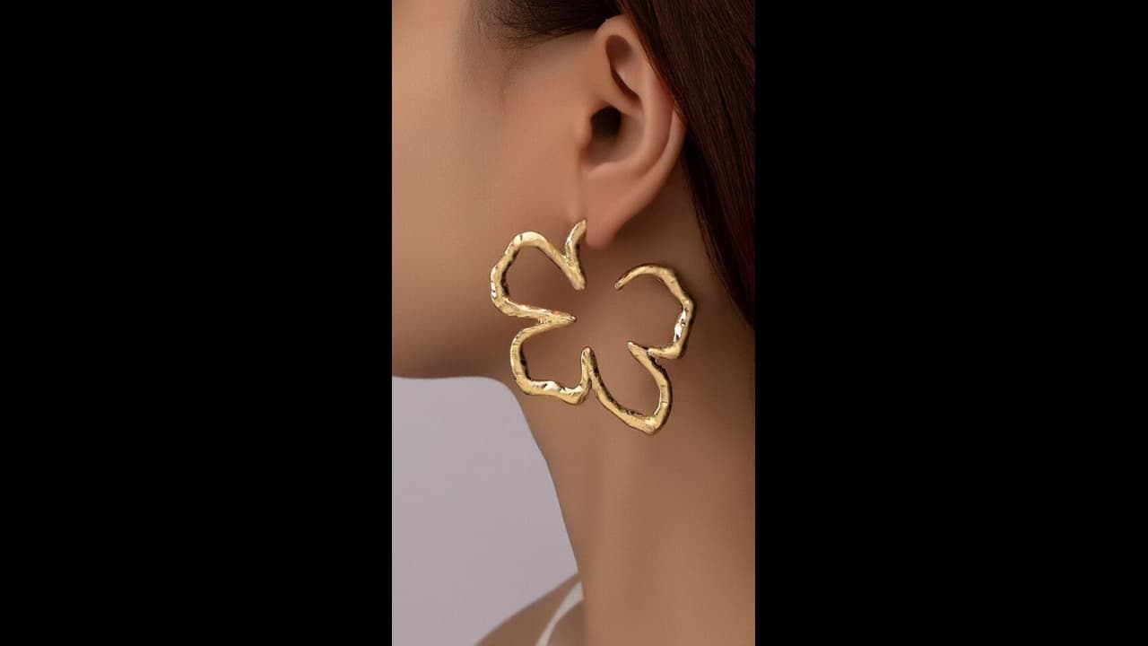 Gold Earrings: ವೆಸ್ಟರ್ನ್ ಔಟ್‌ಫಿಟ್‌ಗೆ ಮ್ಯಾಚ್ ಆಗುವ 5 ಟ್ರೆಂಡಿ ಇಯರಿಂಗ್ಸ್, ನಿಮ್ಮ ಲುಕ್ ಸೂಪರ್ ಆಗಿರುತ್ತೆ!