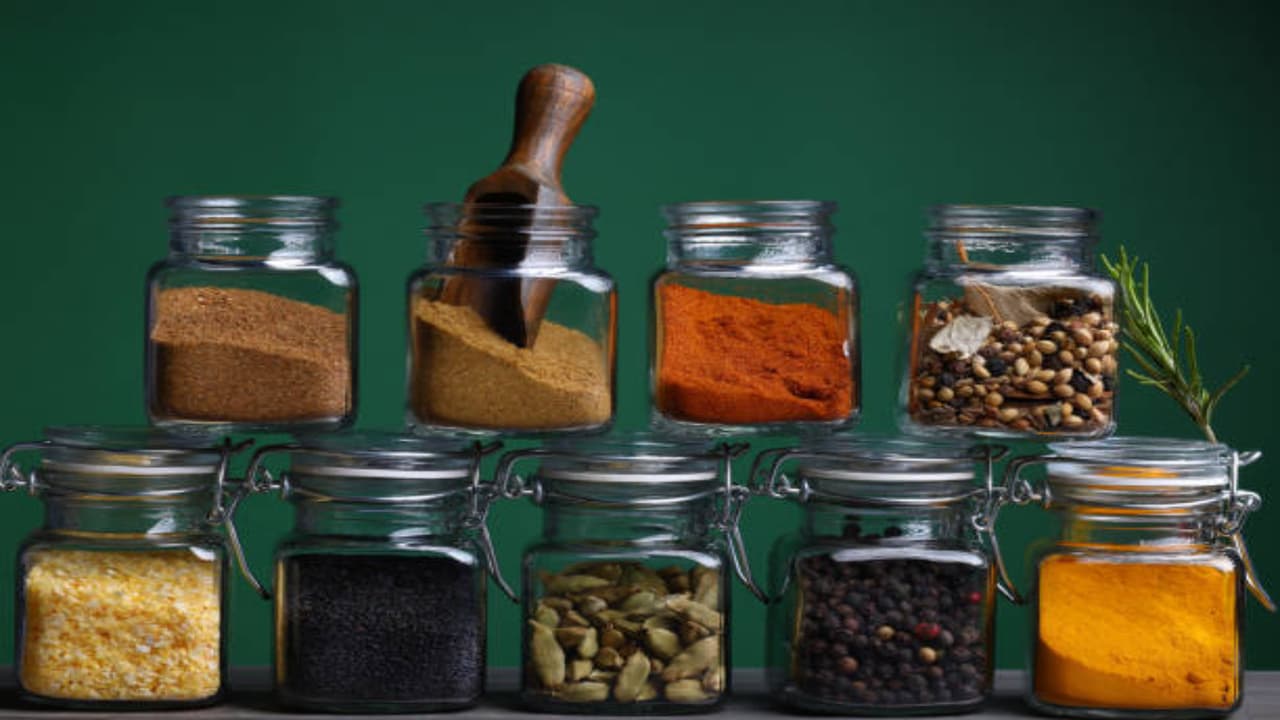 Spice storage: ಎಷ್ಟೇ ದಿನವಾದ್ರೂ ಮಸಾಲೆಯ ಸುವಾಸನೆ, ರುಚಿ ಫ್ರೆಶ್ ಆಗಿರಬೇಕೆಂದ್ರೆ ಹೀಗೆ ಬಳಸಿ | How To Store Whole Spices To Keep Them Fresh Longer Spice storage: ಎಷ್ಟೇ ದಿನವಾದ್ರೂ ಮಸಾಲೆಯ ಸುವಾಸನೆ, ರುಚಿ ಫ್ರೆಶ್ ಆಗಿರಬೇಕೆಂದ್ರೆ ಹೀಗೆ ಬಳಸಿ | How To Store Whole Spices To Keep Them Fresh Longer