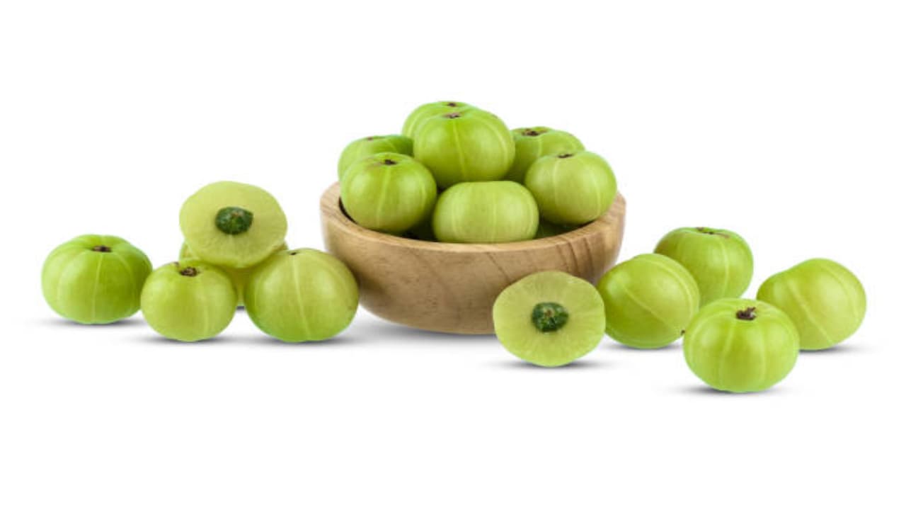 Indian gooseberry uses: ದಿನಾ ಒಂದು ನೆಲ್ಲಿಕಾಯಿ ತಿಂದ್ರೆ ನಿಮ್ಮ ದೇಹದಲ್ಲಾಗುವ ಬದಲಾವಣೆಗಳಿವು | Experts Reveal How One Amla A Day Transforms Your Health Indian gooseberry uses: ದಿನಾ ಒಂದು ನೆಲ್ಲಿಕಾಯಿ ತಿಂದ್ರೆ ನಿಮ್ಮ ದೇಹದಲ್ಲಾಗುವ ಬದಲಾವಣೆಗಳಿವು | Experts Reveal How One Amla A Day Transforms Your Health
