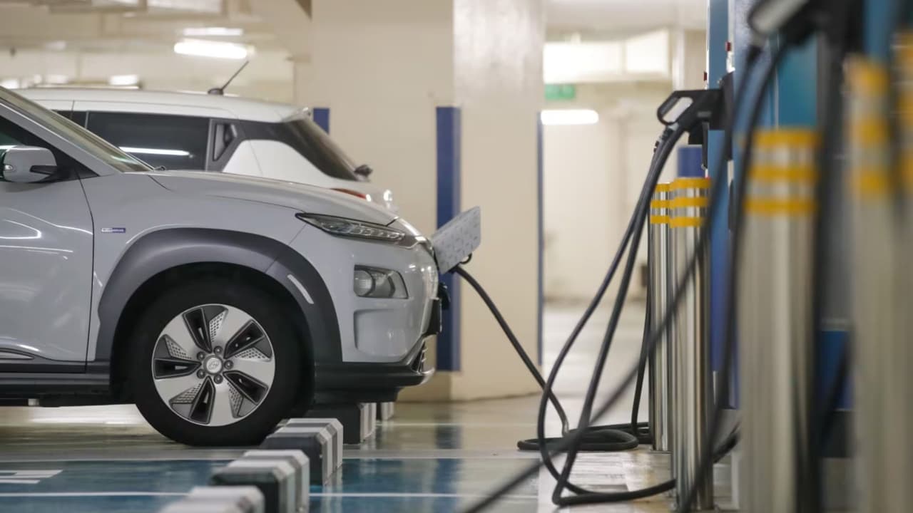 EV car : பெரிய குடும்பங்களுக்கு கொண்டாட்டம்! அசத்தல் மைலேஜுடன் வரும் 5 புதிய 7 சீட்டர் எலக்ட்ரிக் கார்கள்