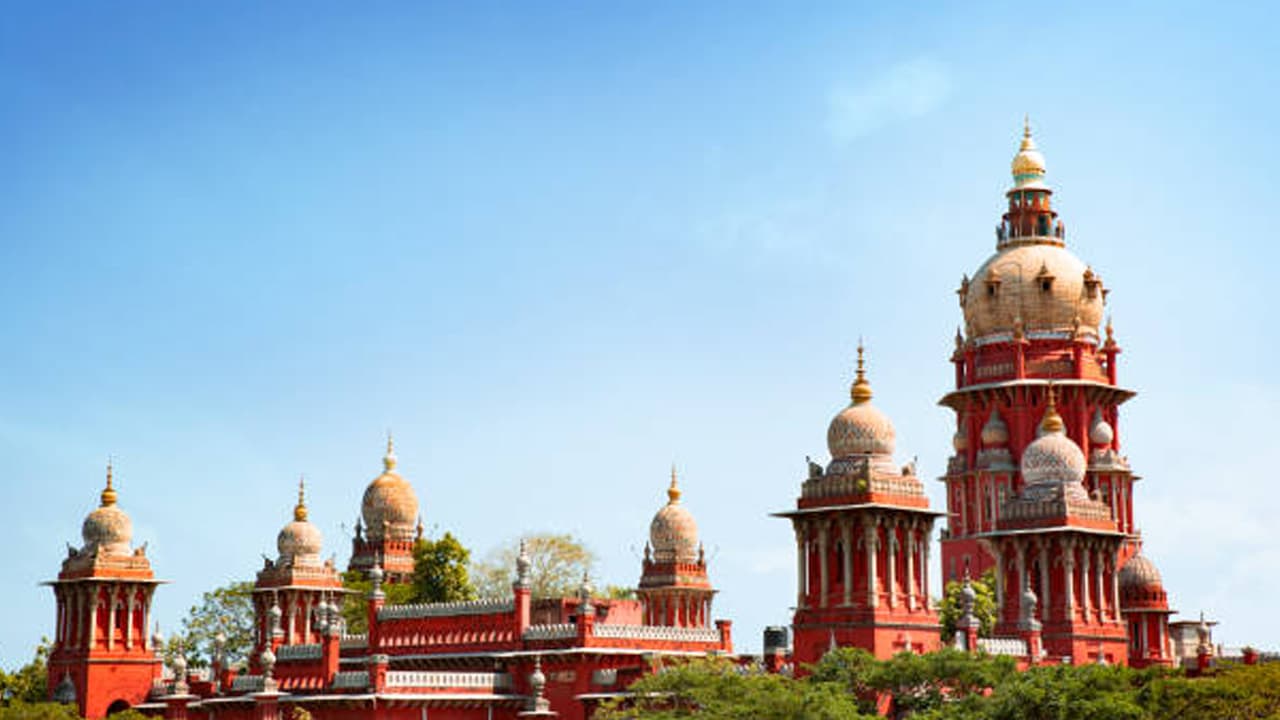 14-Year-Old Attempts Suicide At Madras HC After Being Ordered To Be Put In Govt Children's Home