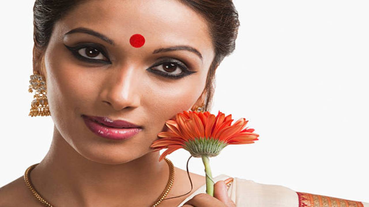 ಡಾರ್ಕ್ ಸರ್ಕಲ್ಗೆ ಕೇವಲ ನಿದ್ರೆ ಮಾತ್ರ ಕಾರಣವಲ್ಲ, ಬೇರೆ ಸಮಸ್ಯೆಗಳೂ ಇರ್ಬೋದು! ಡಾರ್ಕ್ ಸರ್ಕಲ್ಗೆ ಕೇವಲ ನಿದ್ರೆ ಮಾತ್ರ ಕಾರಣವಲ್ಲ, ಬೇರೆ ಸಮಸ್ಯೆಗಳೂ ಇರ್ಬೋದು!