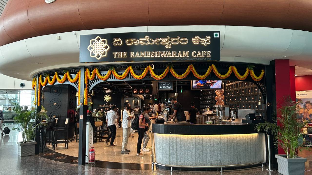 ರಾಮೇಶ್ವರಂ ಕೆಫೆಗೆ ಬಿಗ್ ರಿಲೀಫ್: ವಿಮಾನ ನಿಲ್ದಾಣ ಮಳಿಗೆ ವಿರುದ್ಧದ ತನಿಖೆಗೆ ಹೈಕೋರ್ಟ್ ತಡೆಯಾಜ್ಞೆ | Karnataka Hc Stays Fir Against Bengaluru Rameshwaram Cafe Promoters Sat ರಾಮೇಶ್ವರಂ ಕೆಫೆಗೆ ಬಿಗ್ ರಿಲೀಫ್: ವಿಮಾನ ನಿಲ್ದಾಣ ಮಳಿಗೆ ವಿರುದ್ಧದ ತನಿಖೆಗೆ ಹೈಕೋರ್ಟ್ ತಡೆಯಾಜ್ಞೆ | Karnataka Hc Stays Fir Against Bengaluru Rameshwaram Cafe Promoters Sat