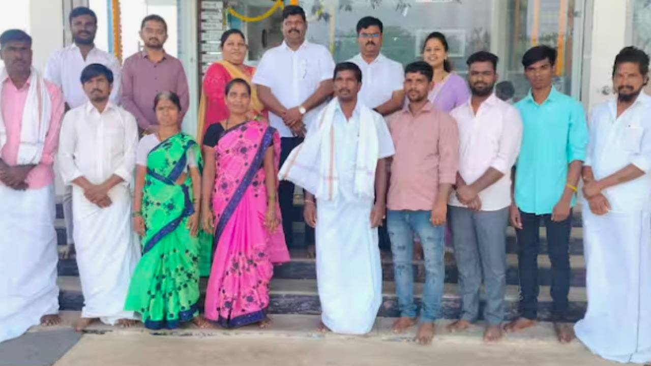 Silk City: ಆರೋಗ್ಯಕ್ಕಾಗಿ ಒಂದಾದ 6 ಗೆಳೆಯರಿಂದ ಶುರುವಾಯ್ತು ಎಣ್ಣೆ ಗಾಣದ ಉದ್ಯಮ, ಇಂದು ವಾರ್ಷಿಕ ವಹಿವಾಟು ಎಷ್ಟಿದೆ ಗೊತ್ತಾ? | Silk City An Oil Mill Business Started By 6 Friends United For Health Rav Silk City: ಆರೋಗ್ಯಕ್ಕಾಗಿ ಒಂದಾದ 6 ಗೆಳೆಯರಿಂದ ಶುರುವಾಯ್ತು ಎಣ್ಣೆ ಗಾಣದ ಉದ್ಯಮ, ಇಂದು ವಾರ್ಷಿಕ ವಹಿವಾಟು ಎಷ್ಟಿದೆ ಗೊತ್ತಾ? | Silk City An Oil Mill Business Started By 6 Friends United For Health Rav