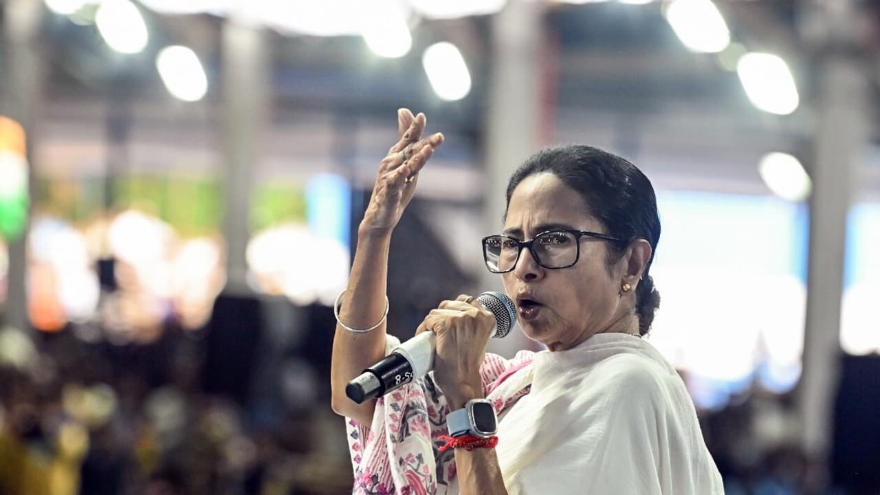 ‘ಅಮಿತ್ ಶಾ ಮೀರ್ ಜಾಫರ್ ಇದ್ದಂತೆ..’ ಮೋದಿಗೆ ಎಚ್ಚರಿಕೆಯಿಂದ ಇರಿ ಎಂದ ಮಮತಾ ಬ್ಯಾನರ್ಜಿ! | Mamata Warns Modi Amit Shah Could Be His Mir Jafar Sir Voter List San ‘ಅಮಿತ್ ಶಾ ಮೀರ್ ಜಾಫರ್ ಇದ್ದಂತೆ..’ ಮೋದಿಗೆ ಎಚ್ಚರಿಕೆಯಿಂದ ಇರಿ ಎಂದ ಮಮತಾ ಬ್ಯಾನರ್ಜಿ! | Mamata Warns Modi Amit Shah Could Be His Mir Jafar Sir Voter List San