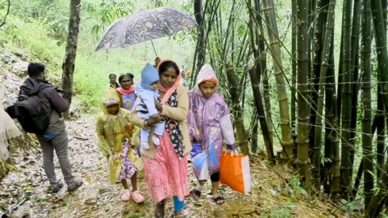 ಭೂಕುಸಿತದ ಭೀತಿಯಲ್ಲಿ ವೃದ್ಧೆಯ ಕಣ್ಣೀರಿನ ಮನವಿ: ಕೊಡಗಿನಲ್ಲಿ ಮತ್ತೊಂದು ಹೃದಯ ವಿದ್ರಾವಕ ಘಟನೆ | Kodagu Retaining Wall Collapse Old Woman Home Request Gvd ಭೂಕುಸಿತದ ಭೀತಿಯಲ್ಲಿ ವೃದ್ಧೆಯ ಕಣ್ಣೀರಿನ ಮನವಿ: ಕೊಡಗಿನಲ್ಲಿ ಮತ್ತೊಂದು ಹೃದಯ ವಿದ್ರಾವಕ ಘಟನೆ | Kodagu Retaining Wall Collapse Old Woman Home Request Gvd