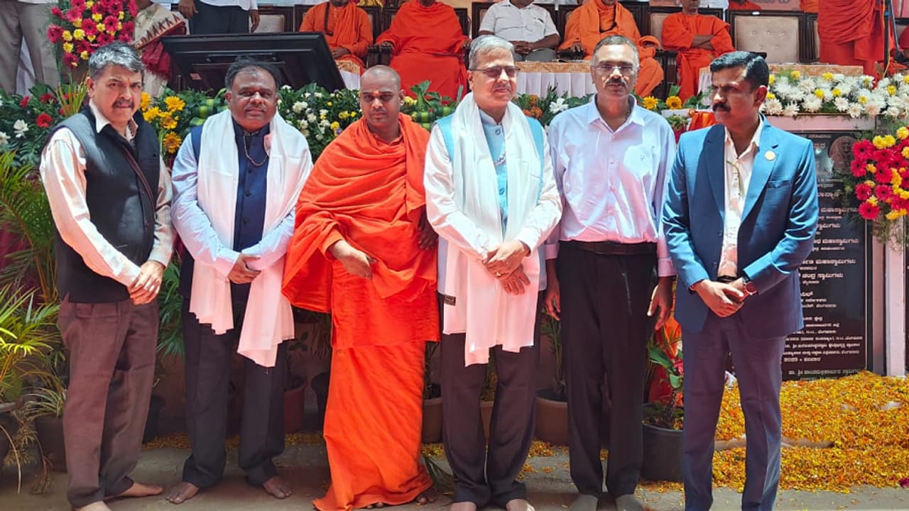 ಮಲೆ ಮಹದೇಶ್ವರ ಬೆಟ್ಟದ ಸಾಲೂರು ಮಠದ ಶಿಕ್ಷಣ ಸಂಸ್ಥೆಯೊಡನೆ 4.77 ಕೋಟಿ ಎಂಒಯು ಸಹಿ ಹಾಕಿದ ಎಚ್ಎಎಲ್ | Hal Signs Mou Tribal Hostel Male Mahadeshwara Hills Gvd ಮಲೆ ಮಹದೇಶ್ವರ ಬೆಟ್ಟದ ಸಾಲೂರು ಮಠದ ಶಿಕ್ಷಣ ಸಂಸ್ಥೆಯೊಡನೆ 4.77 ಕೋಟಿ ಎಂಒಯು ಸಹಿ ಹಾಕಿದ ಎಚ್ಎಎಲ್ | Hal Signs Mou Tribal Hostel Male Mahadeshwara Hills Gvd