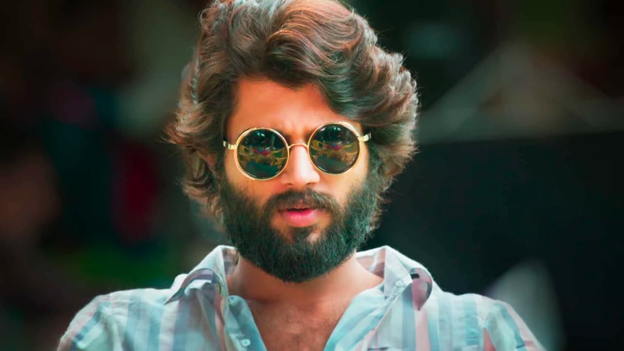 ಅರ್ಜುನ್ ರೆಡ್ಡಿ ಸಿನಿಮಾಗೆ ಸಿಕ್ಕ ಪ್ರಶಸ್ತಿಯನ್ನು ಹರಾಜು ಹಾಕಿದ ವಿಜಯ್ ದೇವರಕೊಂಡ: ಸಿಕ್ಕ ಹಣವೆಷ್ಟು? ಅರ್ಜುನ್ ರೆಡ್ಡಿ ಸಿನಿಮಾಗೆ ಸಿಕ್ಕ ಪ್ರಶಸ್ತಿಯನ್ನು ಹರಾಜು ಹಾಕಿದ ವಿಜಯ್ ದೇವರಕೊಂಡ: ಸಿಕ್ಕ ಹಣವೆಷ್ಟು?